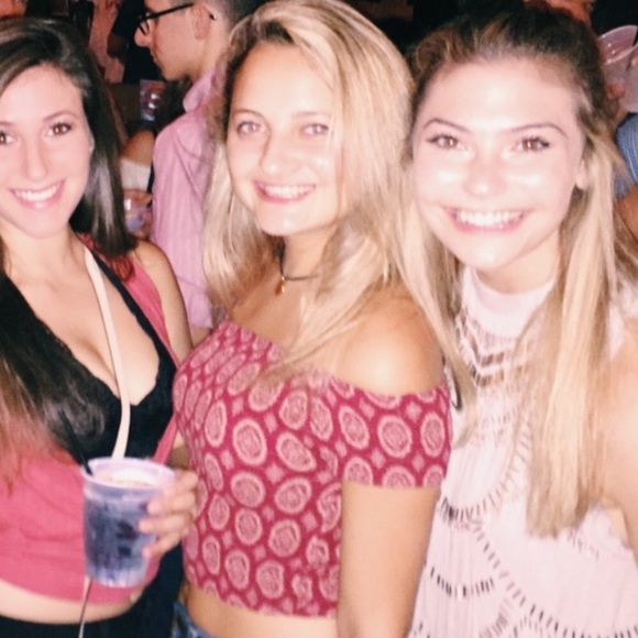 Brandy Melville off shoulder top - Picture 3 of 4